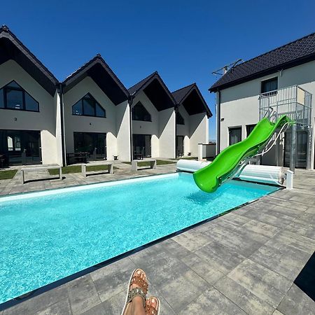 Domki Aurora Klimatyzowane, Z Podgrzewanym Basenem I Zjezdzalnia Wodna Rewal Exterior photo