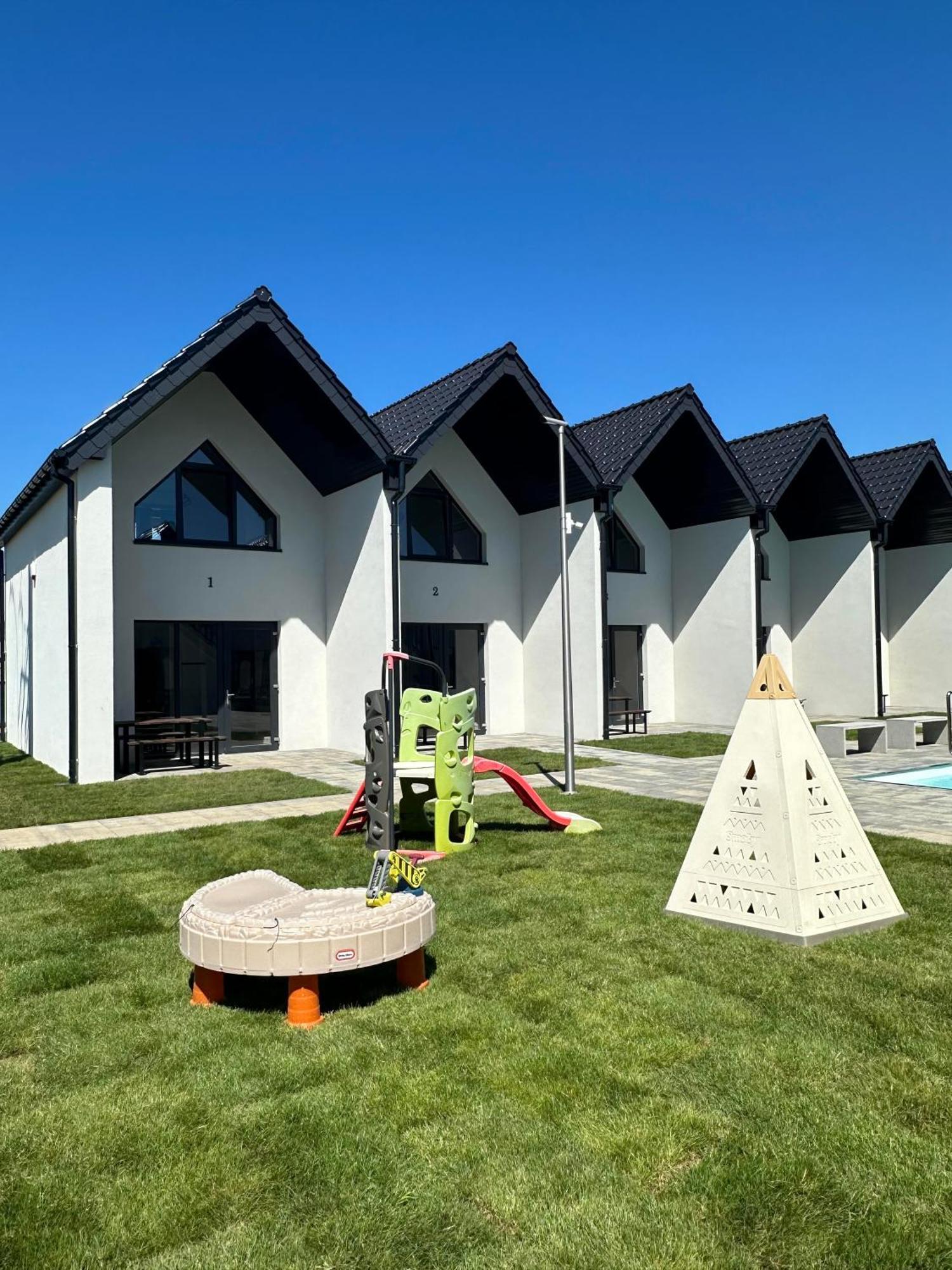 Domki Aurora Klimatyzowane, Z Podgrzewanym Basenem I Zjezdzalnia Wodna Rewal Exterior photo